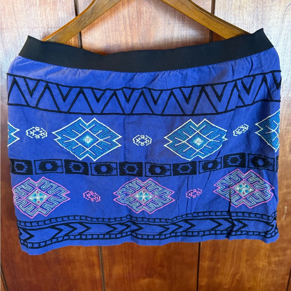American eagle embroidered skirt. Size 10/large.
